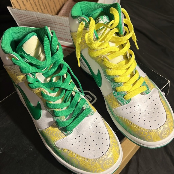 Wmn Nike Dunk High - Picture 2 of 6
